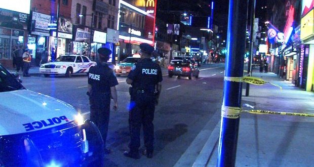 Man in hospital after Yonge and Dundas shooting : Police