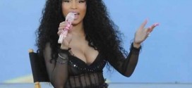Nicki Minaj's fans get 'pepper sprayed' during her concert (Video)