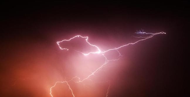 Andhra Pradesh : Lightning kills 34 in India amid monsoon storms (Video)