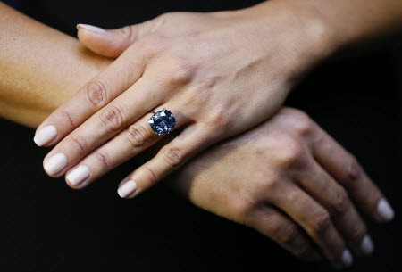 ‘Blue Moon’ diamond tipped for auction record (Video)