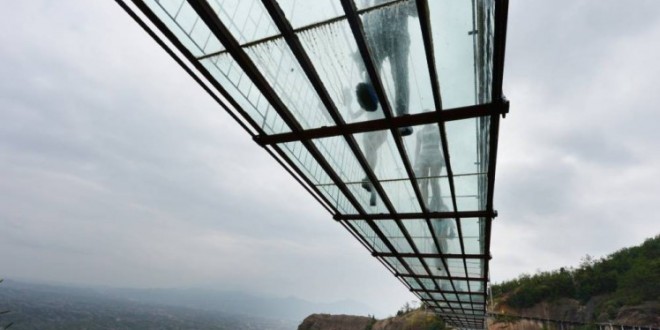 China suspension bridge now world's longest glass-bottomed walkway (Video)