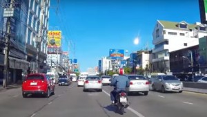 Fireball over Thailand surprises motorists (Video)