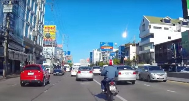 Fireball over Thailand surprises motorists (Video)