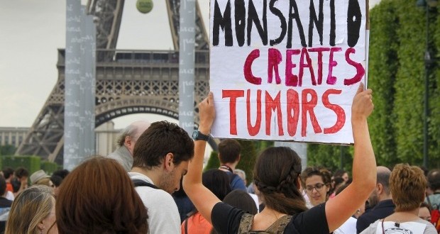 Monsanto guilty of chemically poisoning French farmer "Paul François"