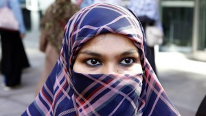 Ottawa wants postponement of ruling that quashes niqab ban, Report