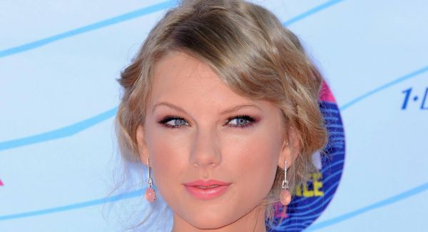 Taylor Swift : Singer faces lawsuit from radio DJ
