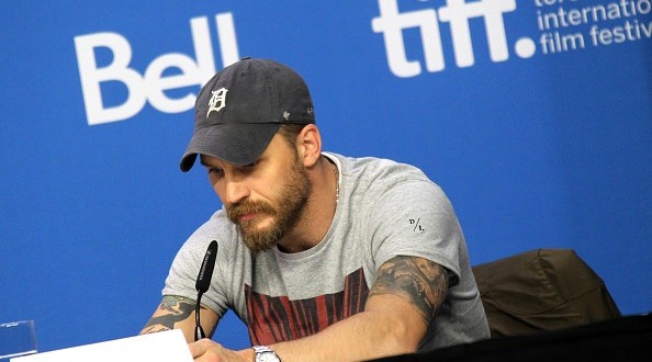Tom Hardy shuts down questions about his sexuality (Video)