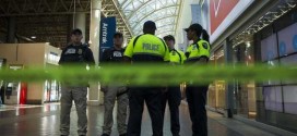 Union Station Shooting : Security guard shoots man who stabbed woman (Video)
