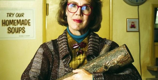 Catherine Coulson, who played Log Lady in 'Twin Peaks,' dies at 71