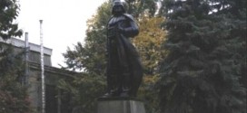 Lenin statue given Darth Vader makeover (Video)
