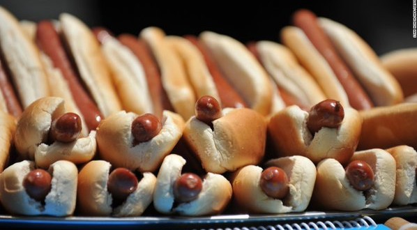 Vegetarian hot dogs could contain meat, new study says
