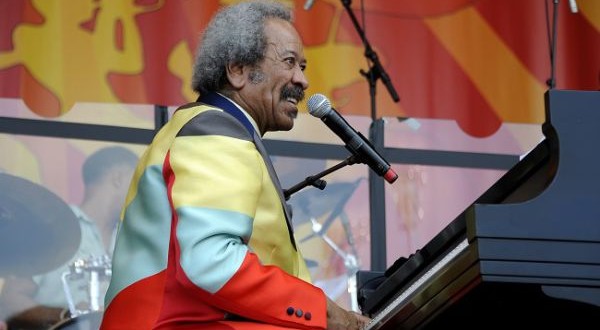 Allen Toussaint: New Orleans pianist dies aged 77