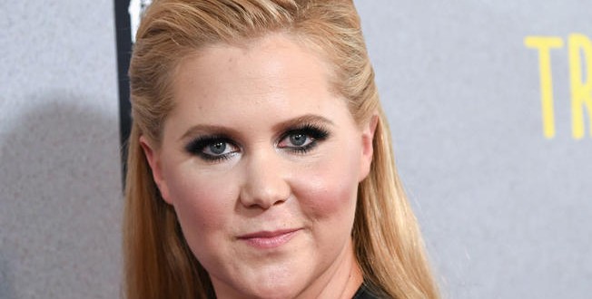 Amy Schumer: comedian apologizes to fans who say show was too short