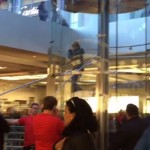 Apple Store: Man Swinging Samurai Sword Arrested (Video)