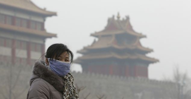 Beijing Pollution: Residents warned to stay indoors as capital is engulfed by smog