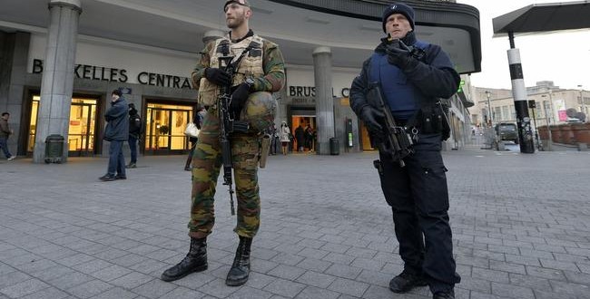 Belgium police arrest 21, Paris fugitive still at large