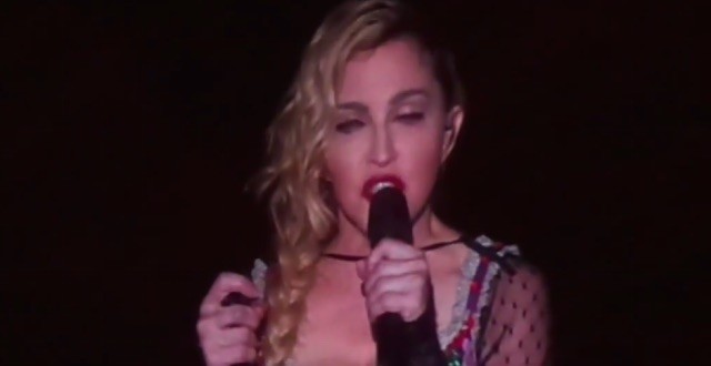 Madonna makes emotional speech about Paris attacks (Video)
