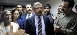 Tahir Elci: Prominent pro-Kurdish lawyer killed in Turkey