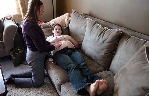 Home birth with midwife not riskier than hospital birth, research finds