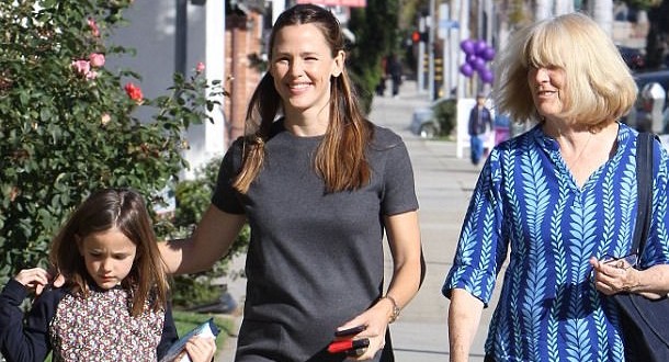 Jennifer Garner Spotted Out with Ben Affleck's Mom Amid Divorce