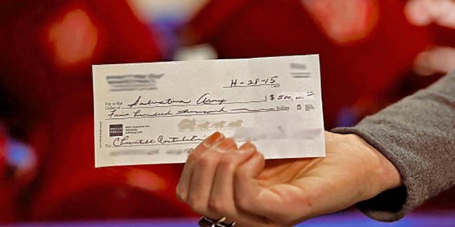 Minnesota Couple Drops $500000 Donation into Salvation Army Kettle “Photo”