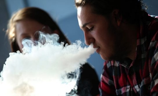 Ontario Delaying Ban of E-Cigarettes in Public Places