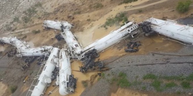 Sulphuric acid spills as freight train derails in Queensland, Australia (Video)