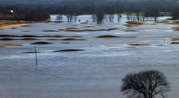 Illinois: Levee breaks threaten more homes in Midwest, cleanup could take weeks “Video”