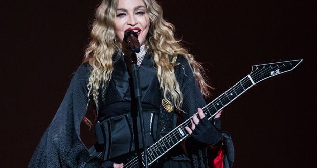 Madonna three hours late to concert, possibly drunk