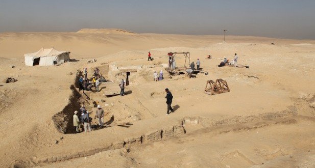 Ancient Egyptian boat discovered near pyramids, archaeologists say