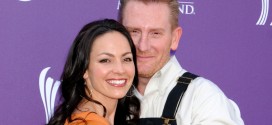 Joey Feek: Country music star dies of cancer at 40, says husband Rory