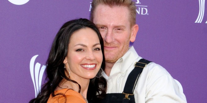 Joey Feek: Country music star dies of cancer at 40, says husband Rory