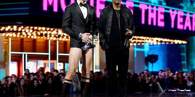 Alexander Skarsgard strips off at MTV Movie Awards