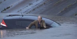 Man Trapped in Sinking Car Rescued by TV Reporter (Video)