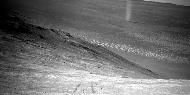 Mars dust devil whirls for Opportunity rover's camera (Photo)