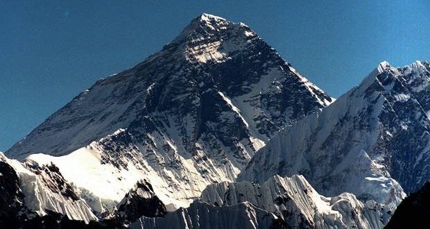 Climbers near Everest summit for first time in three years