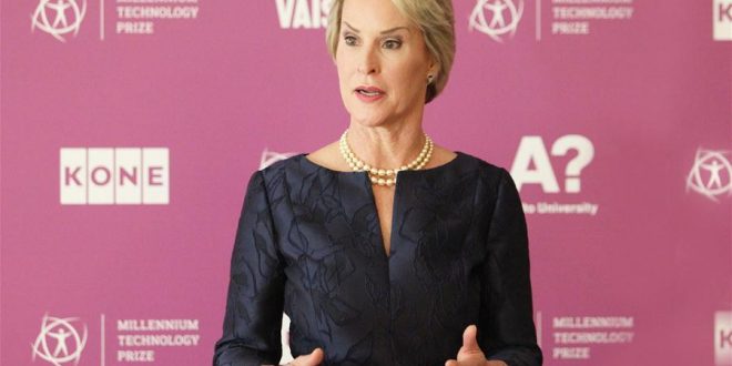 Frances Arnold: US biochemist wins award for rewriting DNA to mimic evolution