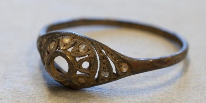 Hidden gold ring found at Auschwitz after 70 years (Photo)