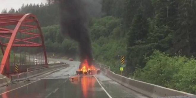 Orange Lamborghini burns on Sea to Sky (Photo)