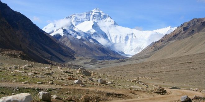 Three Mount Everest Climbers Die on Their Way Down