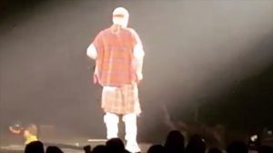 Justin Bieber falls off stage during concert (Video)