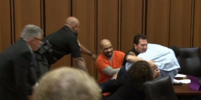 Victim’s Dad Attacks Serial Killer in US Court “Video”