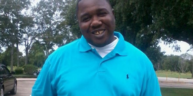 Alton Sterling Killed By Baton Rouge Police For Selling CDs (Video)