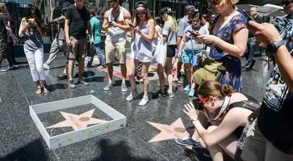 Donald Trump’s star on Hollywood Walk of Fame gets a wall (Photo)