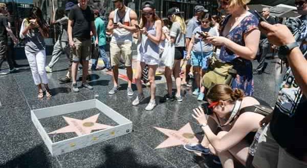 Donald Trump's star on Hollywood Walk of Fame gets a wall (Photo)