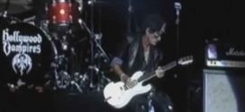 Guitarist Joe Perry collapses on stage during performance (Video)