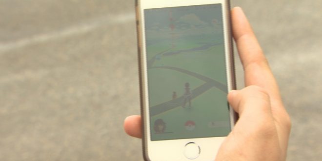 Pokemon Go Canada: Two players crash into Quebec City cops