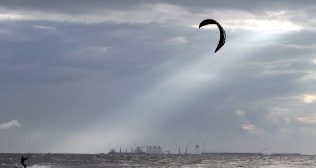 Toronto Kite boarder rescues woman from Lake Erie