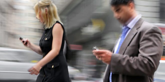Toronto can ban texting while walking, Report