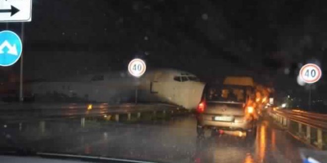 Plane Crash Lands In Road Italy (Video)